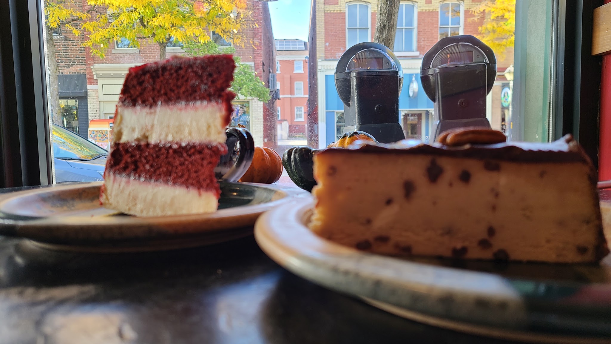 Red velvet cake and cheesecake in the window